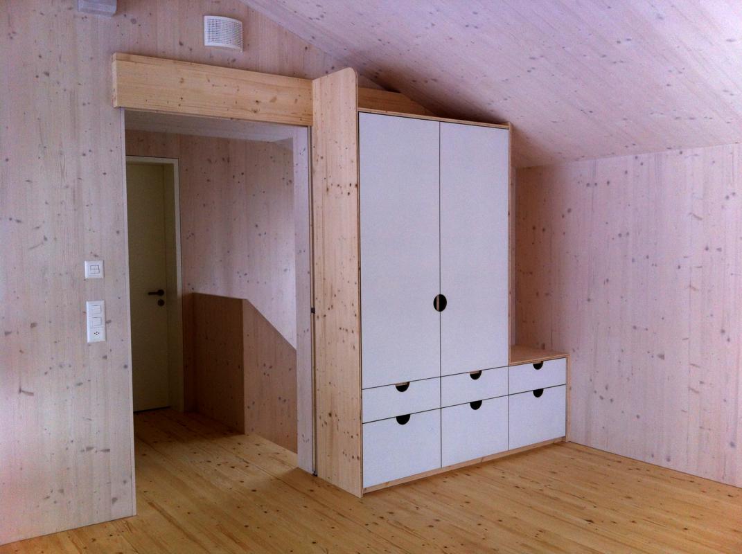 Built-in wardrobe with drawers