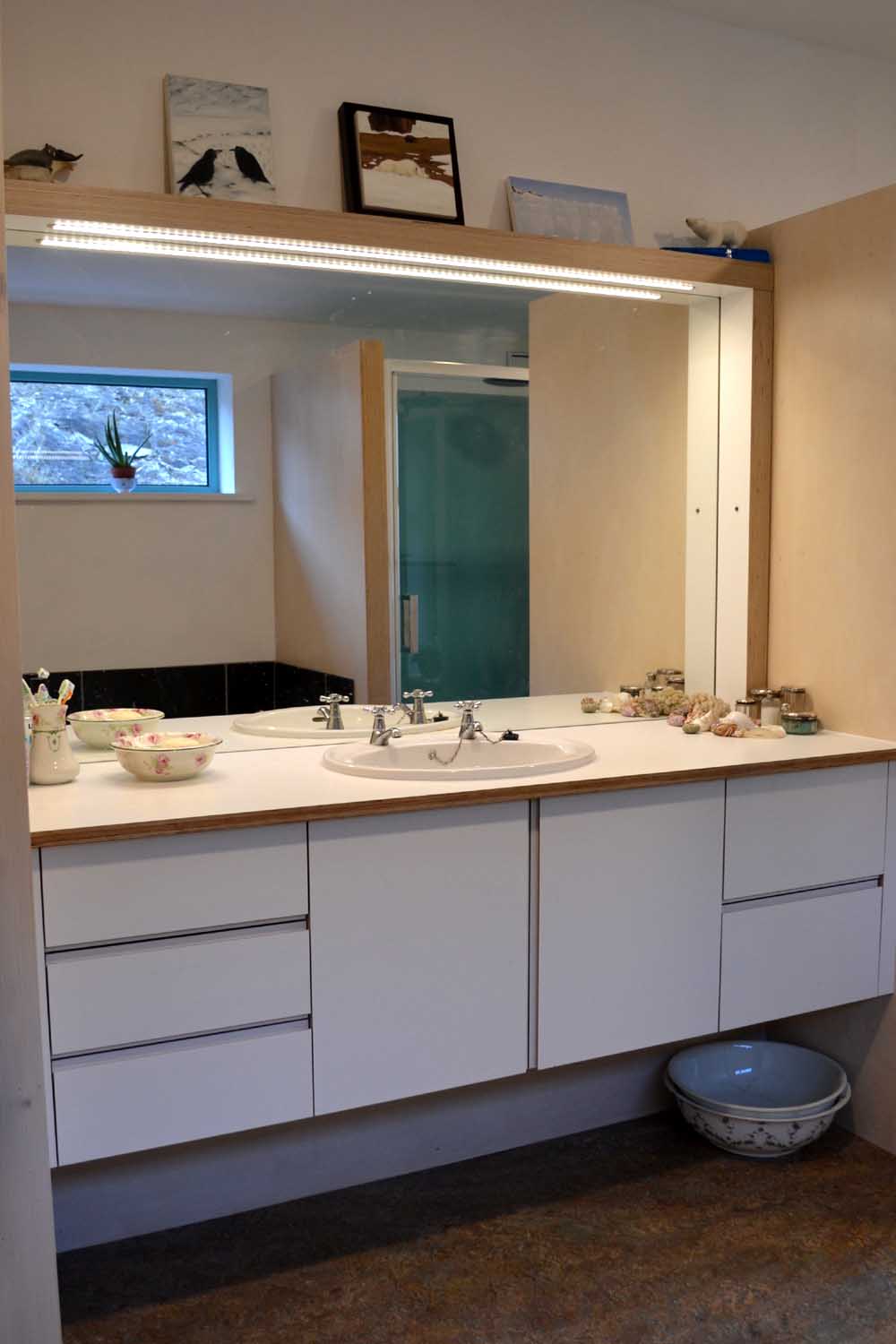 Vanity unit with drawers