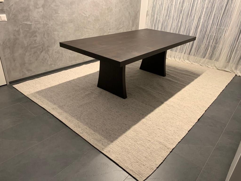 The same table, its two slab legs