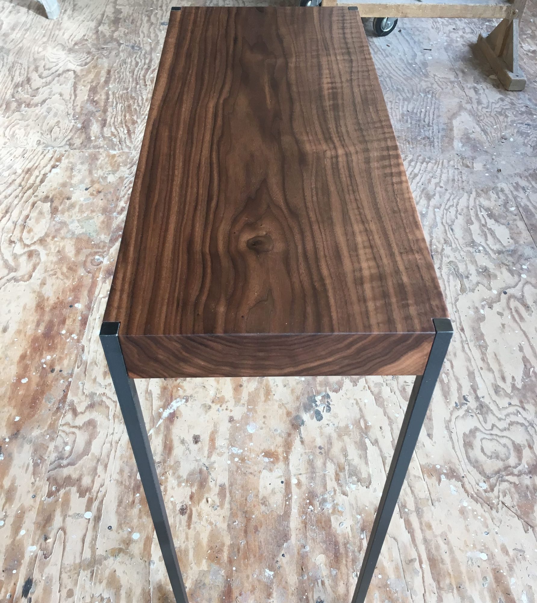 The steel-legged table from above