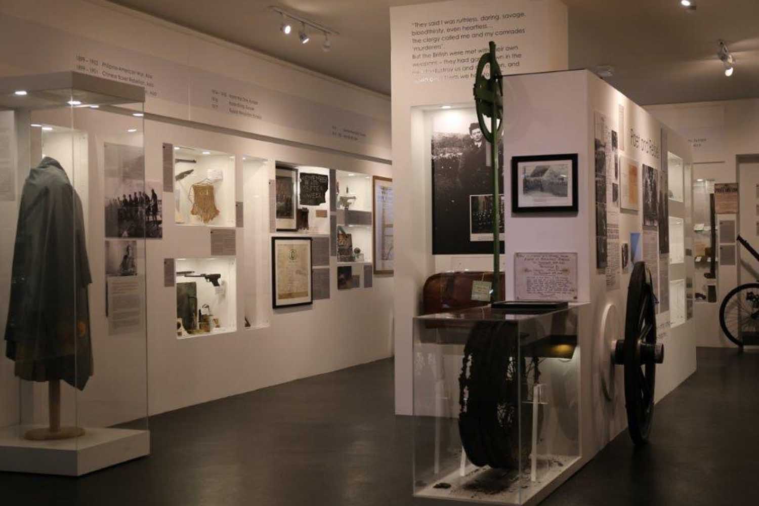 Display walls and glass cases in the main room